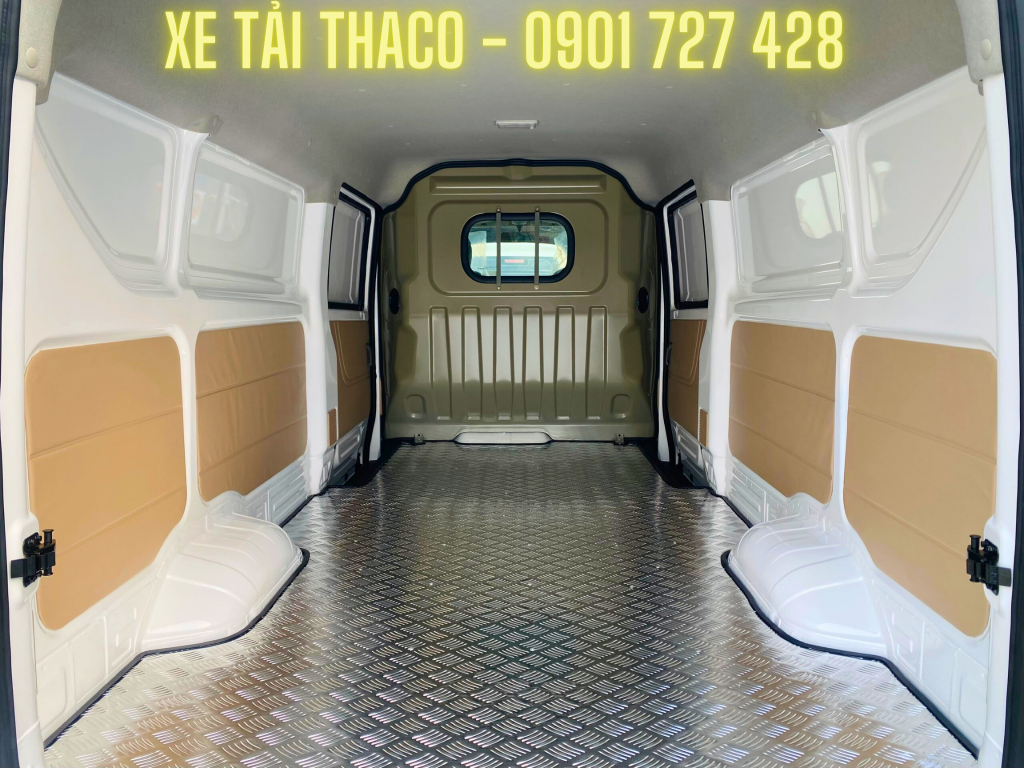 bên trong thùng xe van (3)