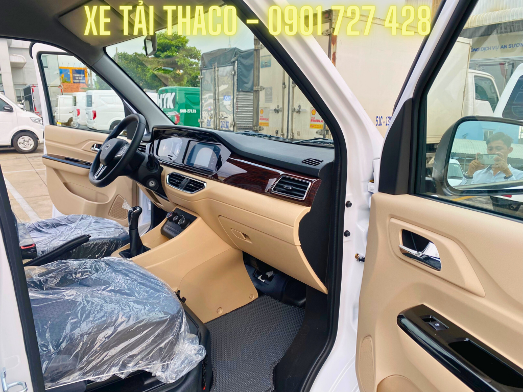 bên trong thùng xe van (3)