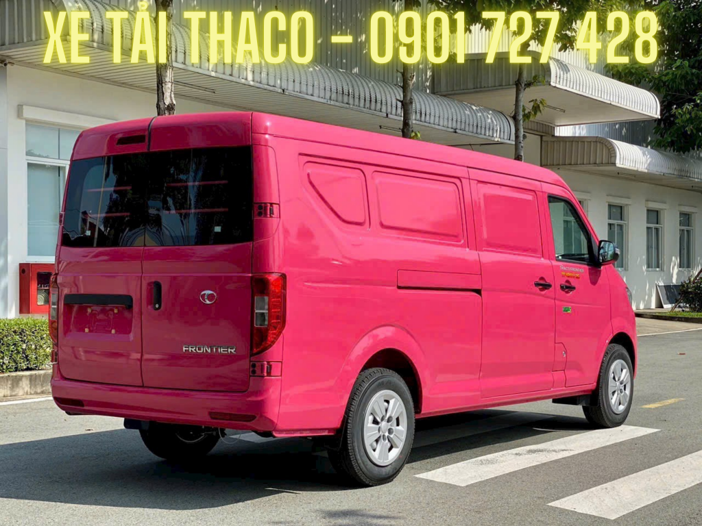 giá xe tải van thùng dài sơn màu hồng