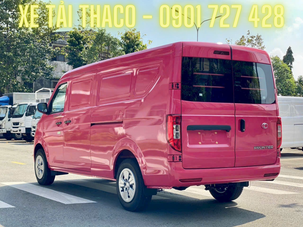 giá xe tải van thùng dài sơn màu hồng